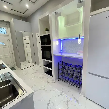 Luxury Ambiance Residency 4Br-2Ba شقة بودابست