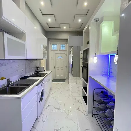 Luxury Ambiance Residency 4Br-2Ba Apartment Budapest